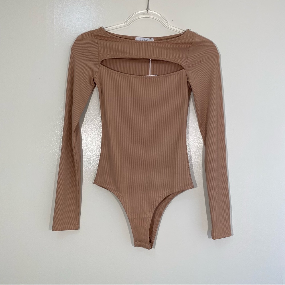 DE BASE beige ribbed long sleeve cut out bodysuit XS